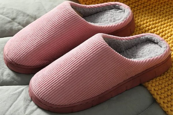 棉拖鞋買大還是買小 棉拖鞋買小了還能撐大嗎 棉拖鞋買大還是買小 棉拖鞋買小了還能撐大嗎