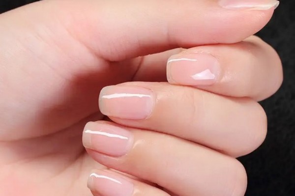 透明指甲油有什么用 透明指甲油可以當(dāng)?shù)子蛦? alt=