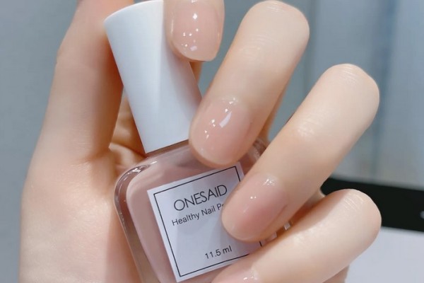 透明指甲油和亮油的區(qū)別 透明指甲油可以保護指甲嗎 透明指甲油和亮油的區(qū)別 透明指甲油可以保護指甲嗎