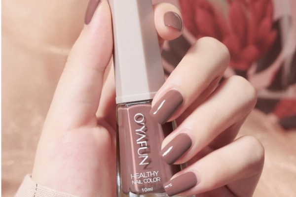 美甲亮油是什么時候涂的 美甲亮油可以當封層用嗎 美甲亮油是什么時候涂的 美甲亮油可以當封層用嗎