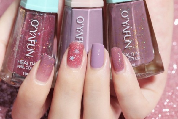 美甲亮油是什么時候涂的 美甲亮油可以當封層用嗎 美甲亮油是什么時候涂的 美甲亮油可以當封層用嗎