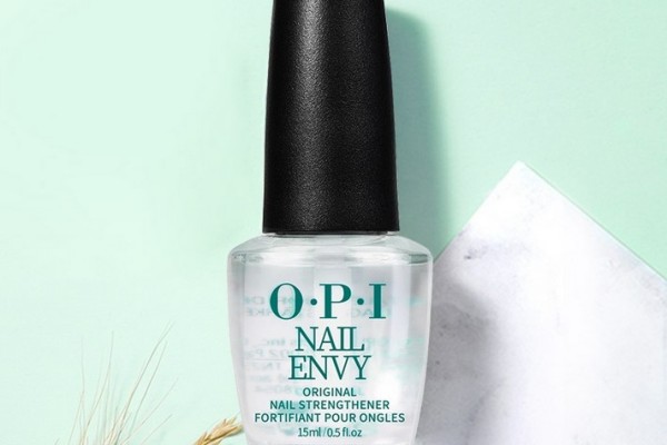 護(hù)甲油和營(yíng)養(yǎng)油的區(qū)別 護(hù)甲油可以當(dāng)指甲油用嗎 護(hù)甲油和營(yíng)養(yǎng)油的區(qū)別 護(hù)甲油可以當(dāng)指甲油用嗎