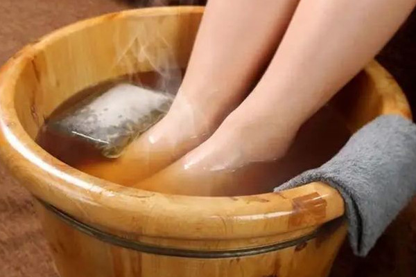 女子用泡腳桶加熱時起火 泡腳桶怎么選 女子用泡腳桶加熱時起火 泡腳桶怎么選