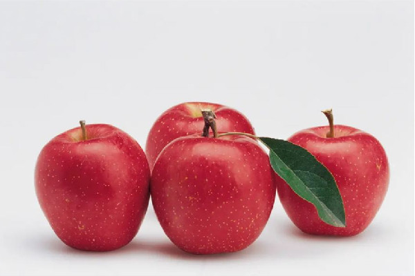 蘋果削皮吃好還是不削皮吃好 蘋果削皮后怎樣才能不變色 蘋果削皮吃好還是不削皮吃好 蘋果削皮后怎樣才能不變色