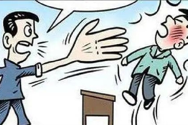 湖南街道干部上門打人官方:撤職 打人屬于什么性質(zhì) 湖南街道干部上門打人官方:撤職 打人屬于什么性質(zhì)