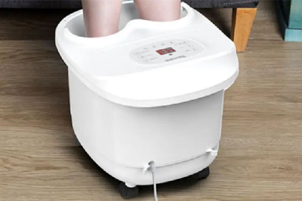 女子用泡腳桶加熱時起火 泡腳桶怎么選 女子用泡腳桶加熱時起火 泡腳桶怎么選