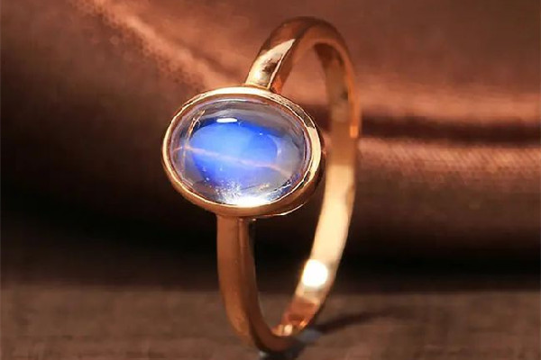 月光石五行屬什么 月光石佩戴禁忌有哪些 月光石五行屬什么 月光石佩戴禁忌有哪些