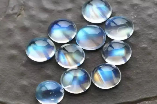 月光石怎么區(qū)分好壞 月光石的品質怎么看