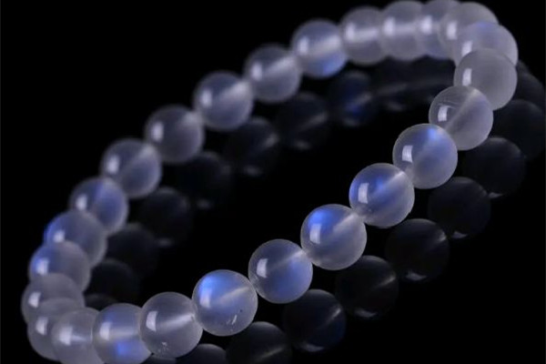 月光石五行屬什么 月光石佩戴禁忌有哪些 月光石五行屬什么 月光石佩戴禁忌有哪些