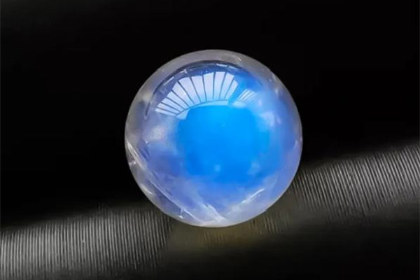 月光石怎么辨別真假 月光石會發(fā)光嗎 月光石怎么辨別真假 月光石會發(fā)光嗎