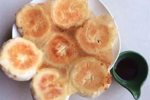 水煎包的面粉水怎么調 水煎包用面粉水還是淀粉水 水煎包的面粉水怎么調 水煎包用面粉水還是淀粉水