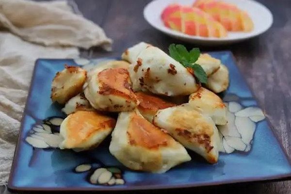 水煎包怎么煎又脆不糊 水煎包煎出來皮發(fā)硬怎么回事 水煎包怎么煎又脆不糊 水煎包煎出來皮發(fā)硬怎么回事