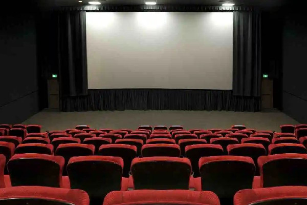 全國單日票房一度超4000萬 電影院可以自己帶吃的進去嗎 全國單日票房一度超4000萬 電影院可以自己帶吃的進去嗎