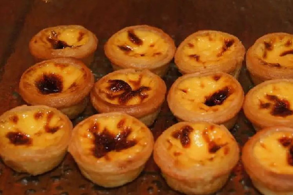 蛋撻皮要先烤一會在放蛋撻液嗎 蛋撻皮烤出來不酥脆什么原因 蛋撻皮要先烤一會在放蛋撻液嗎 蛋撻皮烤出來不酥脆什么原因