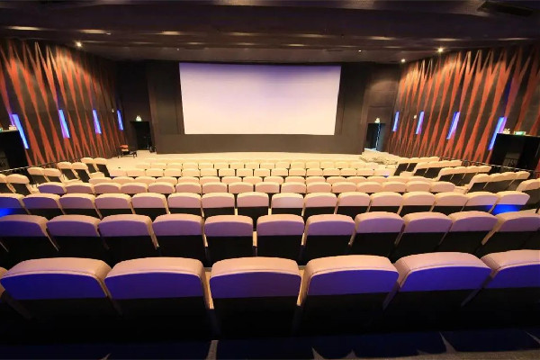 全國單日票房一度超4000萬 電影院可以自己帶吃的進去嗎 全國單日票房一度超4000萬 電影院可以自己帶吃的進去嗎