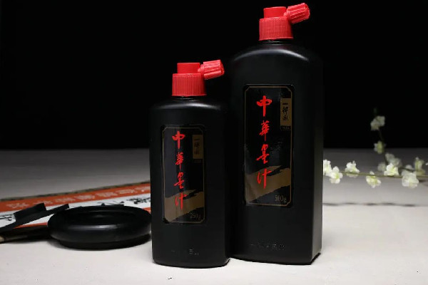 女子被綁澆墨汁?官方:自導(dǎo)自演 墨汁用什么才能洗掉 女子被綁澆墨汁?官方:自導(dǎo)自演 墨汁用什么才能洗掉