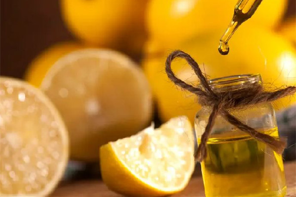 檸檬精油的功效和作用 檸檬精油可以祛痘嗎 檸檬精油的功效和作用 檸檬精油可以祛痘嗎