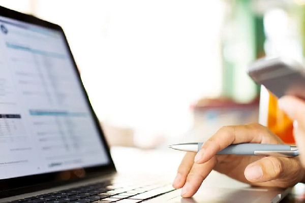 女生準(zhǔn)時下班被批踩點(diǎn)走 準(zhǔn)點(diǎn)下班有錯嗎 女生準(zhǔn)時下班被批踩點(diǎn)走 準(zhǔn)點(diǎn)下班有錯嗎