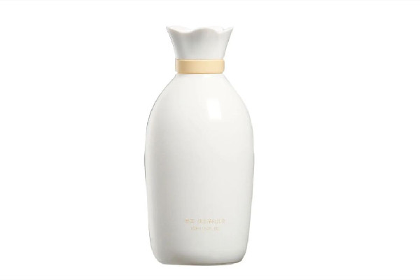 乳液要避開(kāi)眼周?chē)糠謫?乳液的正確涂抹方法 乳液要避開(kāi)眼周?chē)糠謫?乳液的正確涂抹方法