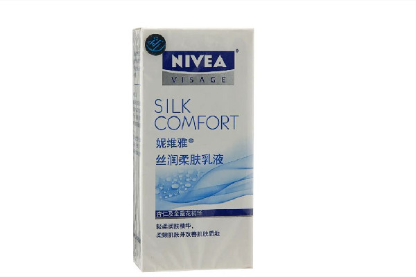 乳液和霜的區(qū)別在哪 乳液用了還用面霜嗎 乳液和霜的區(qū)別在哪 乳液用了還用面霜嗎