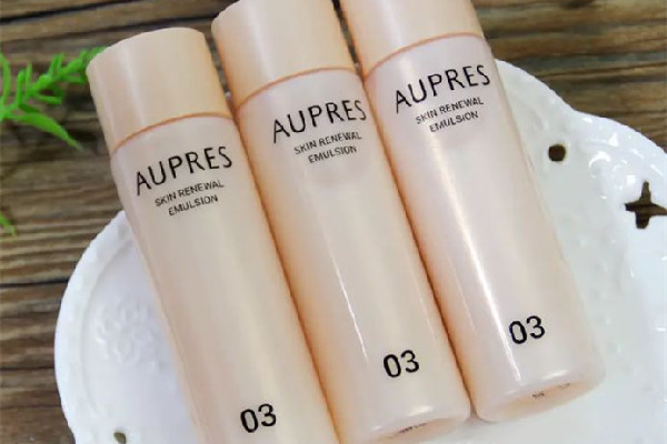 乳液要等爽膚水干后再使用嗎 乳液用在精華之前還是之后 乳液要等爽膚水干后再使用嗎 乳液用在精華之前還是之后