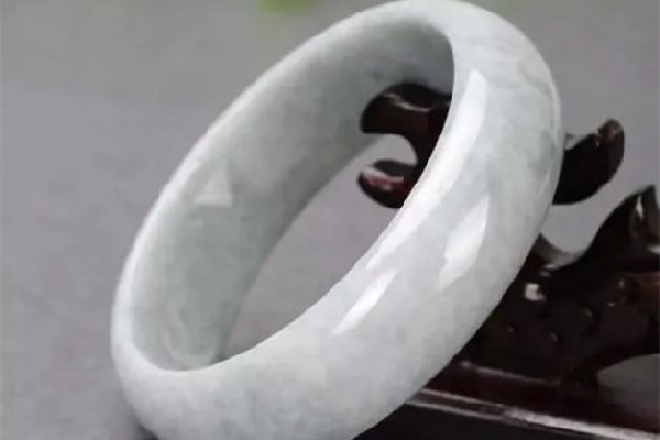 豆種翡翠屬于什么檔次 豆種翡翠手鐲多少錢 豆種翡翠屬于什么檔次 豆種翡翠手鐲多少錢
