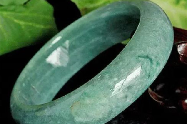 豆種翡翠和糯種翡翠哪個好 豆種翡翠和糯種翡翠的區(qū)分 豆種翡翠和糯種翡翠哪個好 豆種翡翠和糯種翡翠的區(qū)分