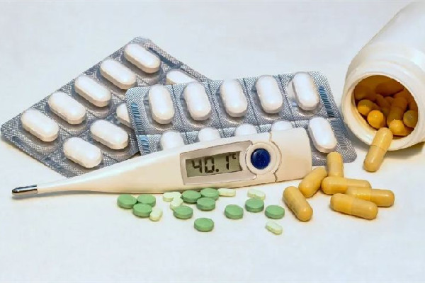 男子發(fā)燒近40度床上印出人形汗印 發(fā)燒40度怎么退燒快 男子發(fā)燒近40度床上印出人形汗印 發(fā)燒40度怎么退燒快