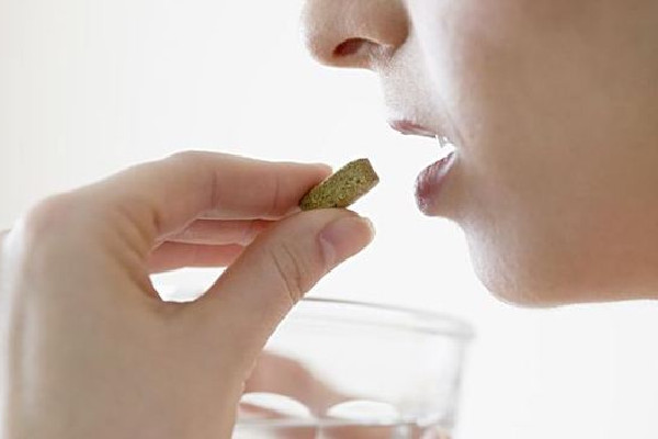 女子感染新冠亂吃藥致肝衰竭 隨便吃藥會導(dǎo)致什么后果 女子感染新冠亂吃藥致肝衰竭 隨便吃藥會導(dǎo)致什么后果