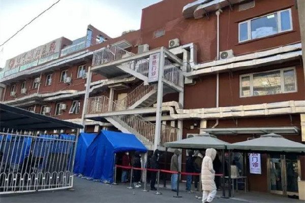 患者激增醫(yī)護(hù)人員大面積感染 發(fā)燒要補(bǔ)充電解質(zhì)嗎 患者激增醫(yī)護(hù)人員大面積感染 發(fā)燒要補(bǔ)充電解質(zhì)嗎