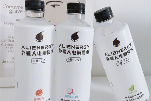 電解質(zhì)水是運動飲料嗎 電解質(zhì)水和普通水有什么區(qū)別 電解質(zhì)水是運動飲料嗎 電解質(zhì)水和普通水有什么區(qū)別