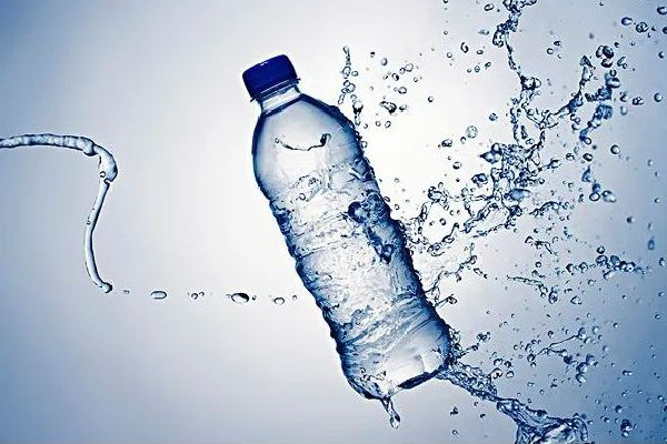 礦泉水和純凈水哪個(gè)適合長(zhǎng)期飲用 礦泉水哪個(gè)牌子水質(zhì)好 礦泉水和純凈水哪個(gè)適合長(zhǎng)期飲用 礦泉水哪個(gè)牌子水質(zhì)好