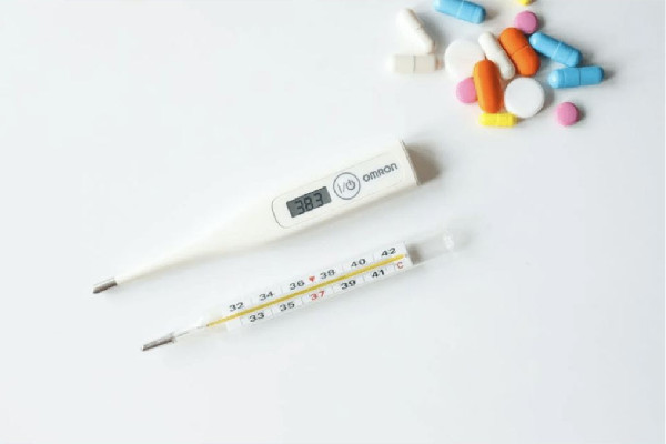 男子高燒近40度睡覺掀被子直冒煙 發(fā)燒后吃什么恢復(fù)體力 男子高燒近40度睡覺掀被子直冒煙 發(fā)燒后吃什么恢復(fù)體力