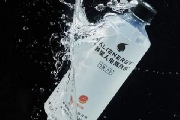 電解質(zhì)水是運動飲料嗎 電解質(zhì)水和普通水有什么區(qū)別 電解質(zhì)水是運動飲料嗎 電解質(zhì)水和普通水有什么區(qū)別