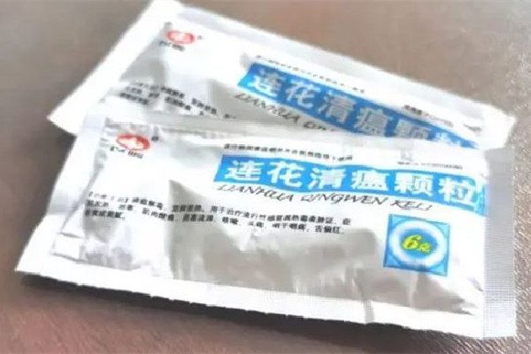 藥店標(biāo)價(jià)428元配14種藥賣(mài)連花清瘟 連花清瘟的替代品有哪些 藥店標(biāo)價(jià)428元配14種藥賣(mài)連花清瘟 連花清瘟的替代品有哪些