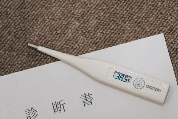 一家五口感染新冠兒子燒出陰陽臉 發(fā)燒用電子溫度計準(zhǔn)嗎 一家五口感染新冠兒子燒出陰陽臉 發(fā)燒用電子溫度計準(zhǔn)嗎