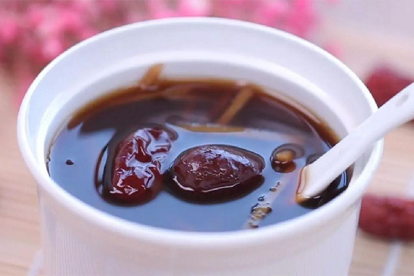 生姜紅糖水的功效和作用 生姜紅糖水適合風寒感冒還是風熱感冒 生姜紅糖水的功效和作用 生姜紅糖水適合風寒感冒還是風熱感冒