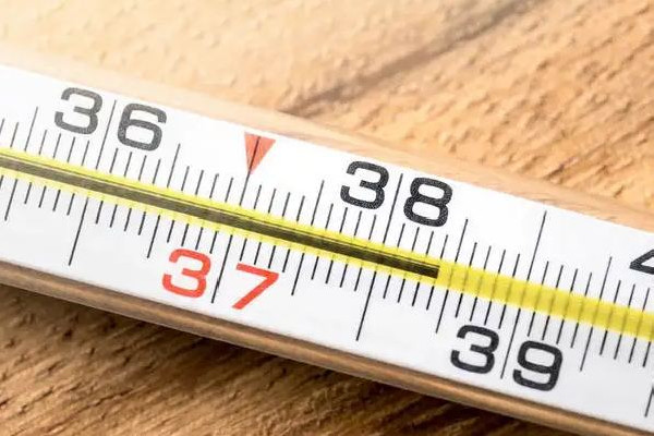 一家五口感染新冠兒子燒出陰陽臉 發(fā)燒用電子溫度計準(zhǔn)嗎 一家五口感染新冠兒子燒出陰陽臉 發(fā)燒用電子溫度計準(zhǔn)嗎