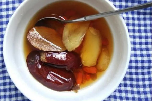 生姜紅糖水的功效和作用 生姜紅糖水適合風寒感冒還是風熱感冒 生姜紅糖水的功效和作用 生姜紅糖水適合風寒感冒還是風熱感冒