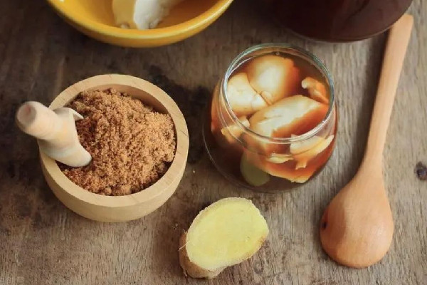 生姜紅糖水要去生姜皮嗎 生姜紅糖水要煮多久 生姜紅糖水要去生姜皮嗎 生姜紅糖水要煮多久