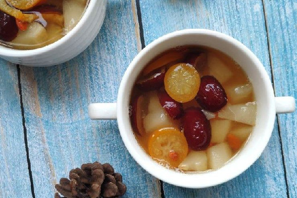 梨子煮水用雪梨還是香梨好 梨子煮水用什么梨 梨子煮水用雪梨還是香梨好 梨子煮水用什么梨