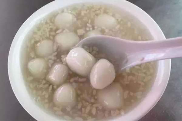 米酒湯圓米酒和水的比例 米酒湯圓米酒什么時候放 米酒湯圓米酒和水的比例 米酒湯圓米酒什么時候放