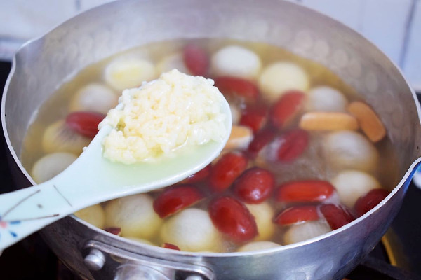 米酒湯圓適合孩子吃嗎 米酒湯圓適合什么時(shí)候吃 米酒湯圓適合孩子吃嗎 米酒湯圓適合什么時(shí)候吃