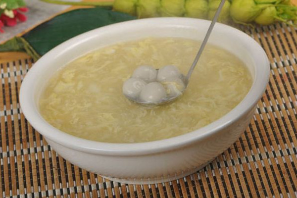 米酒湯圓米酒和水的比例 米酒湯圓米酒什么時候放 米酒湯圓米酒和水的比例 米酒湯圓米酒什么時候放