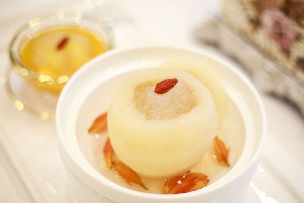 冰糖燉雪梨可以隔夜喝嗎 冰糖燉雪梨是喝湯還是吃梨效果好 冰糖燉雪梨可以隔夜喝嗎 冰糖燉雪梨是喝湯還是吃梨效果好