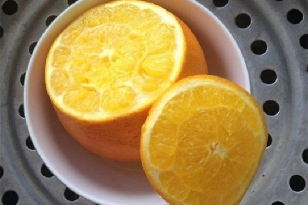 鹽蒸橙子的功效和作用 鹽蒸橙子對嗓子疼有用嗎 鹽蒸橙子的功效和作用 鹽蒸橙子對嗓子疼有用嗎