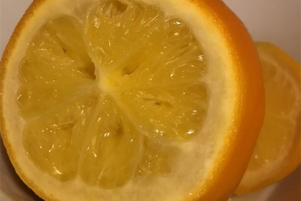 鹽蒸橙子有電解質(zhì)嗎 鹽蒸橙子可以天天吃嗎 鹽蒸橙子有電解質(zhì)嗎 鹽蒸橙子可以天天吃嗎