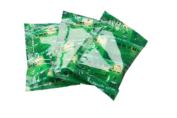 999感冒靈顆粒什么時候吃比較好 999感冒靈顆?？梢钥崭购葐?></p><h3>999感冒靈顆粒的成分</h3><p>999感冒靈顆粒的主要成分有:三叉苦、崗梅、金盞銀盤、薄荷油、野菊花、馬來酸氯苯那敏、咖啡 因、對乙酰氨基酚。輔料為蔗糖粉。</p><p><br/></p>		</div>
<div align=