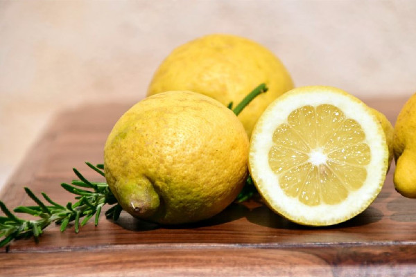 檸檬怎么保存時間長 檸檬放冰箱能放多久 檸檬怎么保存時間長 檸檬放冰箱能放多久