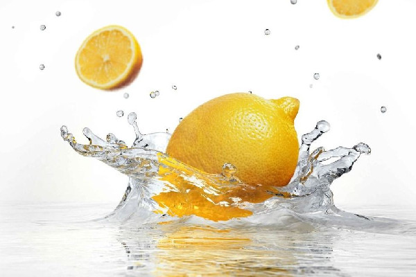 檸檬和梨子可以一起煮水喝嗎 檸檬怎么切薄片竅門 檸檬和梨子可以一起煮水喝嗎 檸檬怎么切薄片竅門